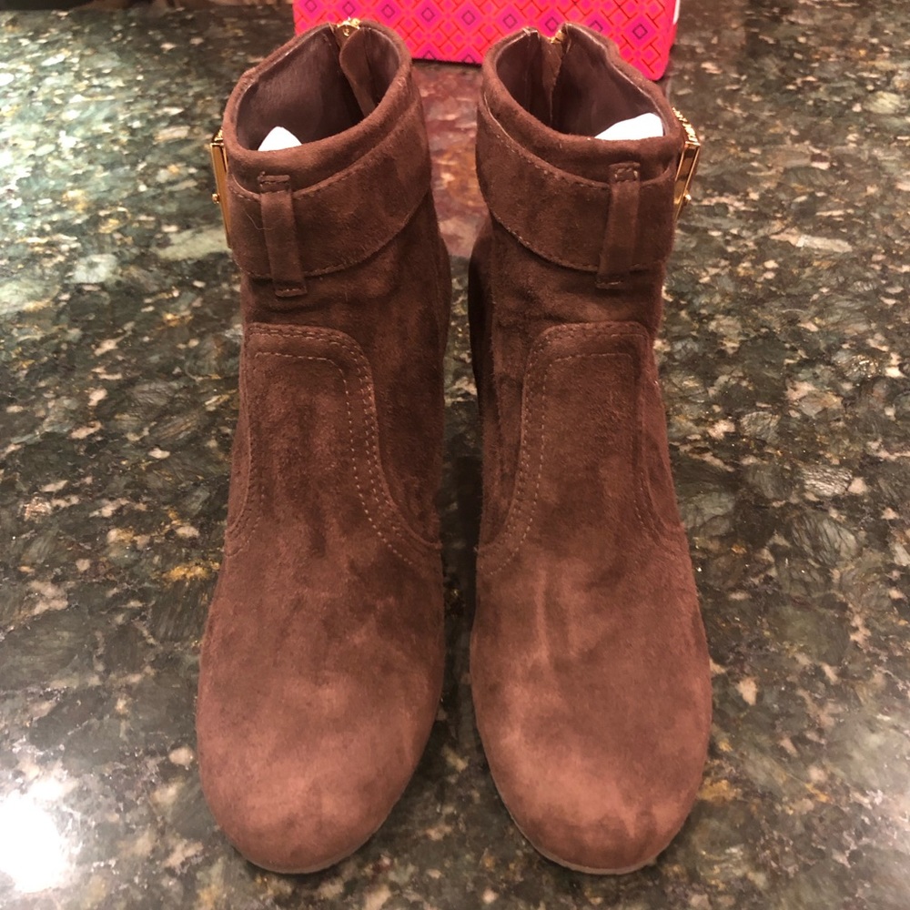 HP! Tory Burch booties in Coconut brown suede and gold buckles. Size 8.5.